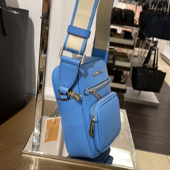 MICHAEL KORS Jet Set Medium Leather Crossbody Bag Flight
Sth Pacific
NWT - Picture 13 of 16